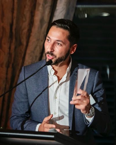 Andy Andrews presenting